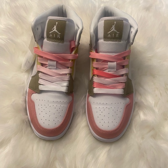 Air Jordan 1 Custom Sneaker - Picture 5 of 11